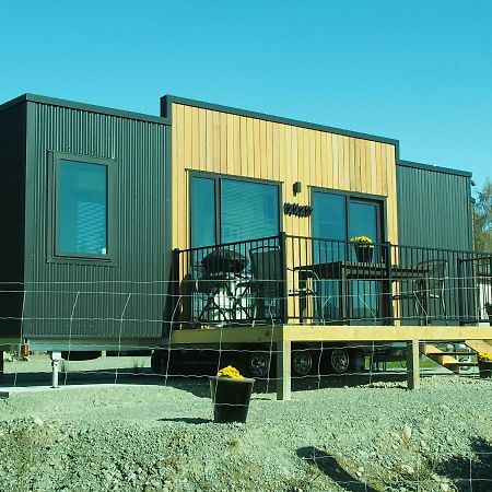 Boutique Tiny House - Te Anau Country Accommodation Zewnętrze zdjęcie