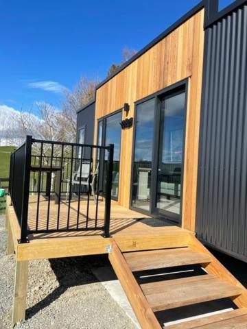 Boutique Tiny House - Te Anau Country Accommodation Zewnętrze zdjęcie