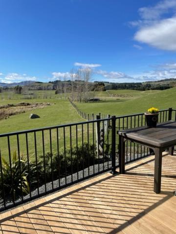 Boutique Tiny House - Te Anau Country Accommodation Zewnętrze zdjęcie