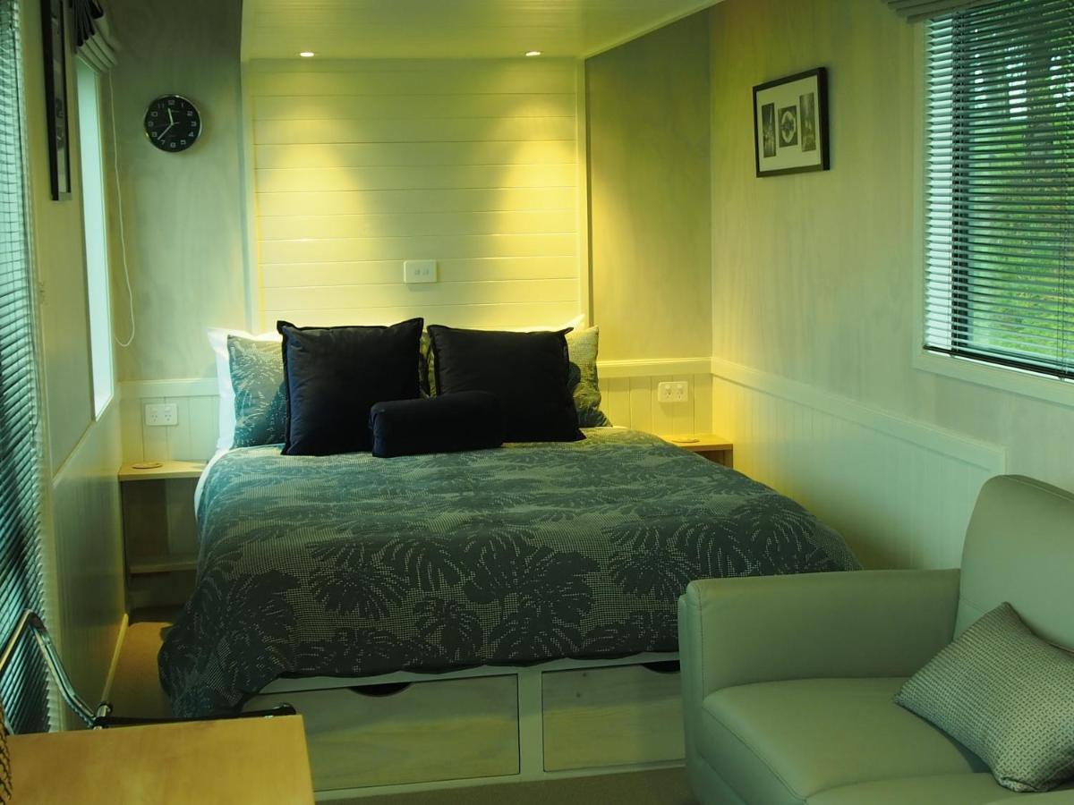 Boutique Tiny House - Te Anau Country Accommodation Zewnętrze zdjęcie