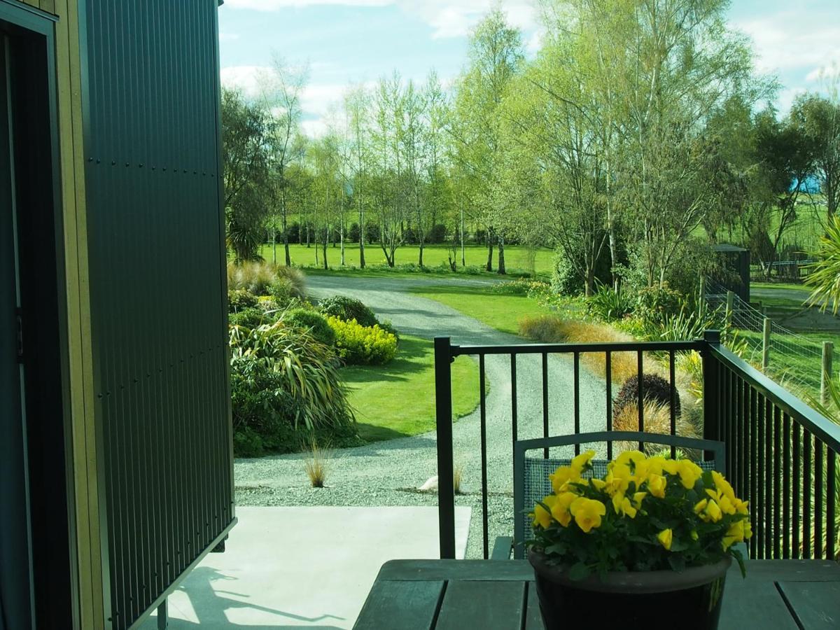 Boutique Tiny House - Te Anau Country Accommodation Zewnętrze zdjęcie