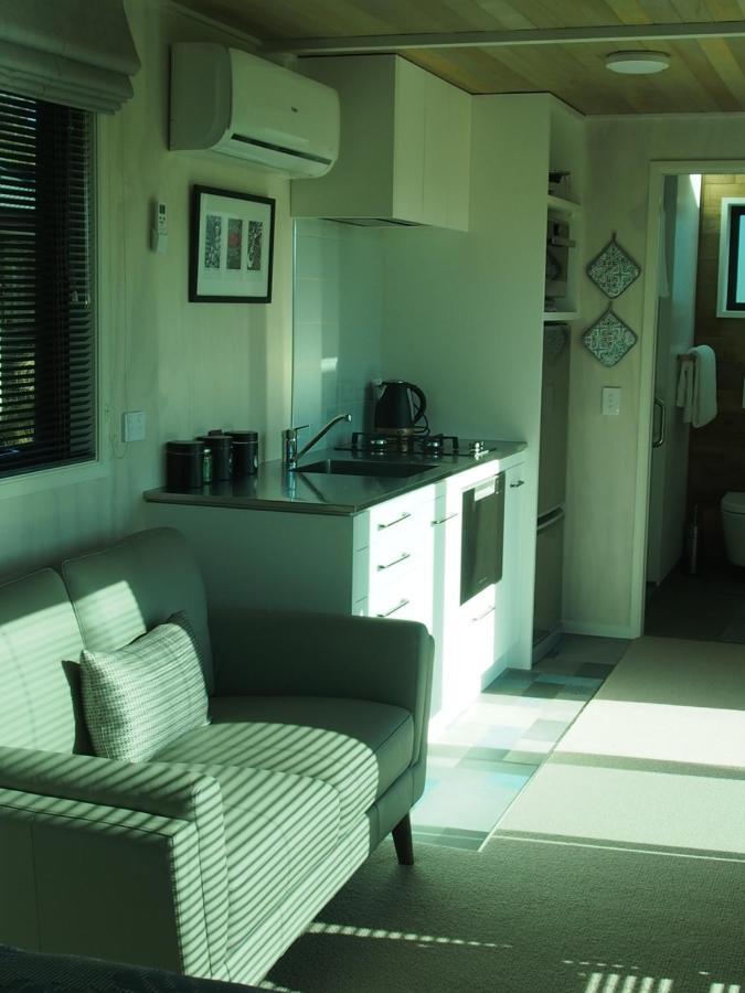 Boutique Tiny House - Te Anau Country Accommodation Zewnętrze zdjęcie