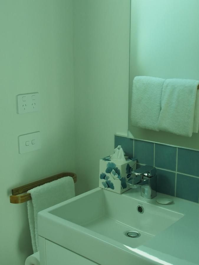 Boutique Tiny House - Te Anau Country Accommodation Zewnętrze zdjęcie